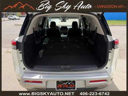 Used 2024 Nissan Pathfinder SL AWD/4WD image 24