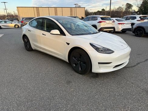 Used 2023 Tesla Model 3 Standard Range image 8