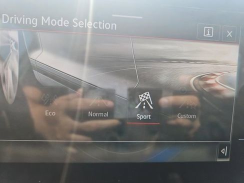 New 2025 Volkswagen Jetta SEL FWD image 31
