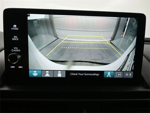 New 2025 Honda Pilot Touring image 3