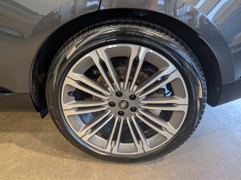 Used 2024 Land Rover Range Rover Long Wheelbase SE image 9