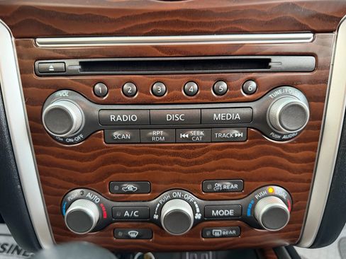 Used 2018 Nissan Pathfinder Platinum w/ Cargo Package image 25