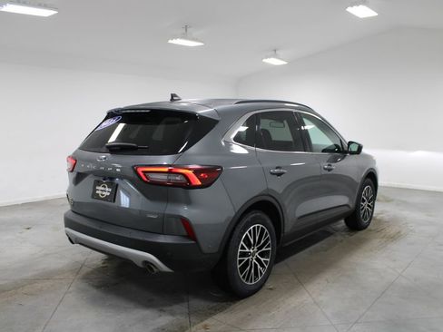 Used 2023 Ford Escape SE w/ PHEV Premium Package image 9