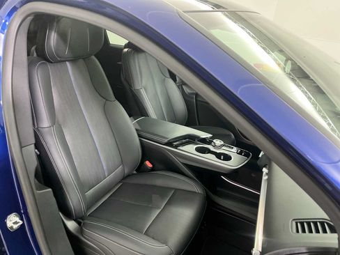 Used 2024 Cadillac Lyriq Sport AWD/4WD image 31