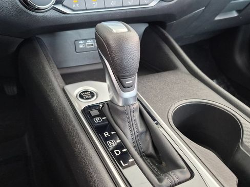 Used 2025 Nissan Altima 2.5 SV FWD image 17