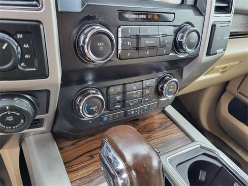 Used 2019 Ford F150 Lariat image 9