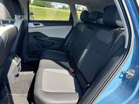 Certified 2025 Volkswagen Taos SE AWD/4WD image 14