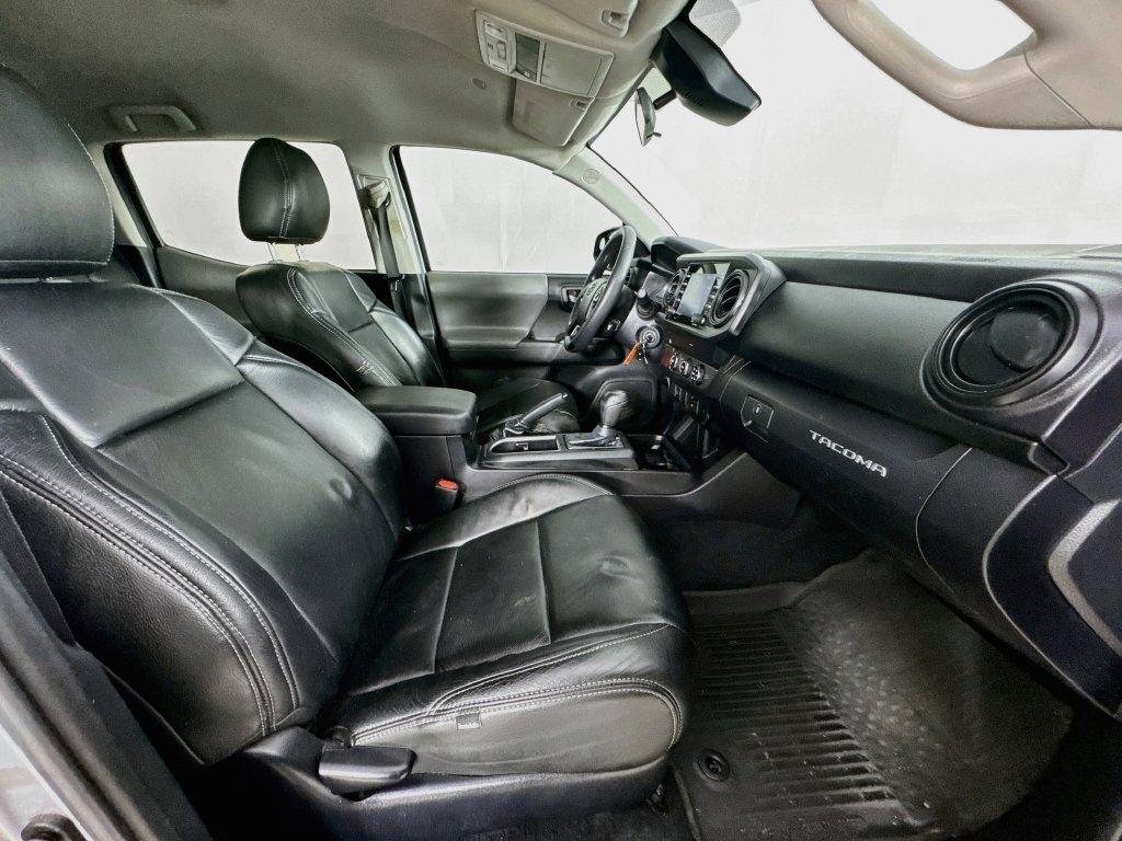Used 2022 Toyota Tacoma SR w/ SR Convenience Package RWD image 30