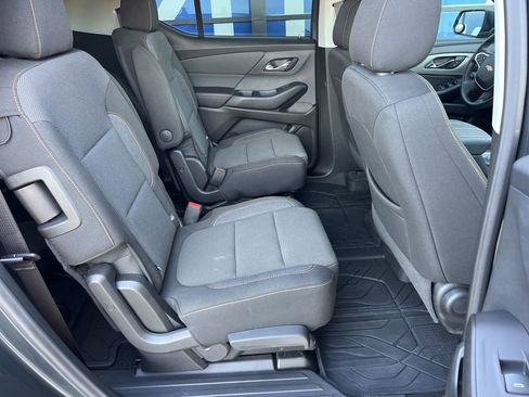 Used 2021 Chevrolet Traverse LT image 20