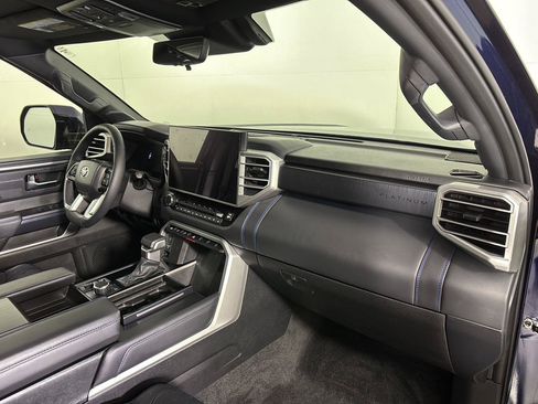 Used 2025 Toyota Sequoia Platinum AWD/4WD image 22