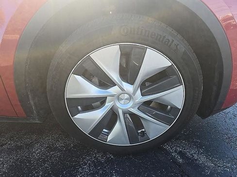 Used 2022 Tesla Model Y Long Range AWD/4WD image 34