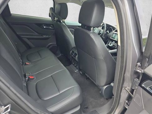 Used 2019 Jaguar F-PACE Premium AWD/4WD image 11