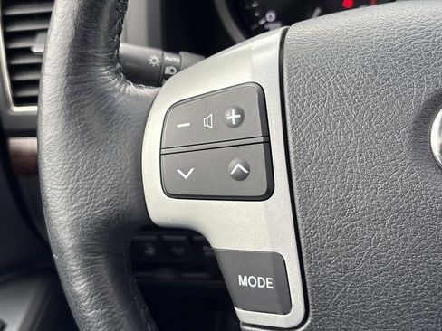 Used 2015 Toyota Land Cruiser image 19