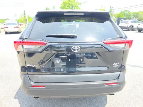 Used 2022 Toyota RAV4 XLE Premium AWD/4WD image 7