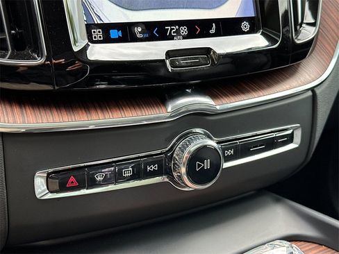 Certified 2023 Volvo XC60 B5 Ultimate image 20