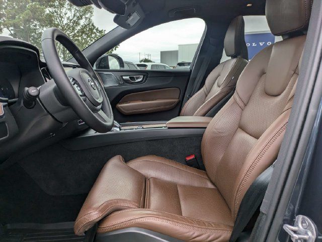 Certified 2025 Volvo XC60 B5 Ultra w/ Climate Package AWD/4WD image 25