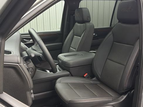 Used 2024 Chevrolet Suburban High Country AWD/4WD image 31