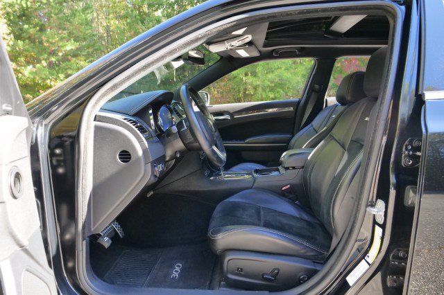 Used 2012 Chrysler 300 SRT8 w/ 19-Premium Speaker Group RWD image 32