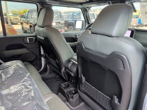 New 2026 Jeep Gladiator Mojave AWD/4WD image 23
