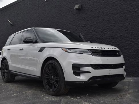 Used 2024 Land Rover Range Rover Sport SE AWD/4WD image 7