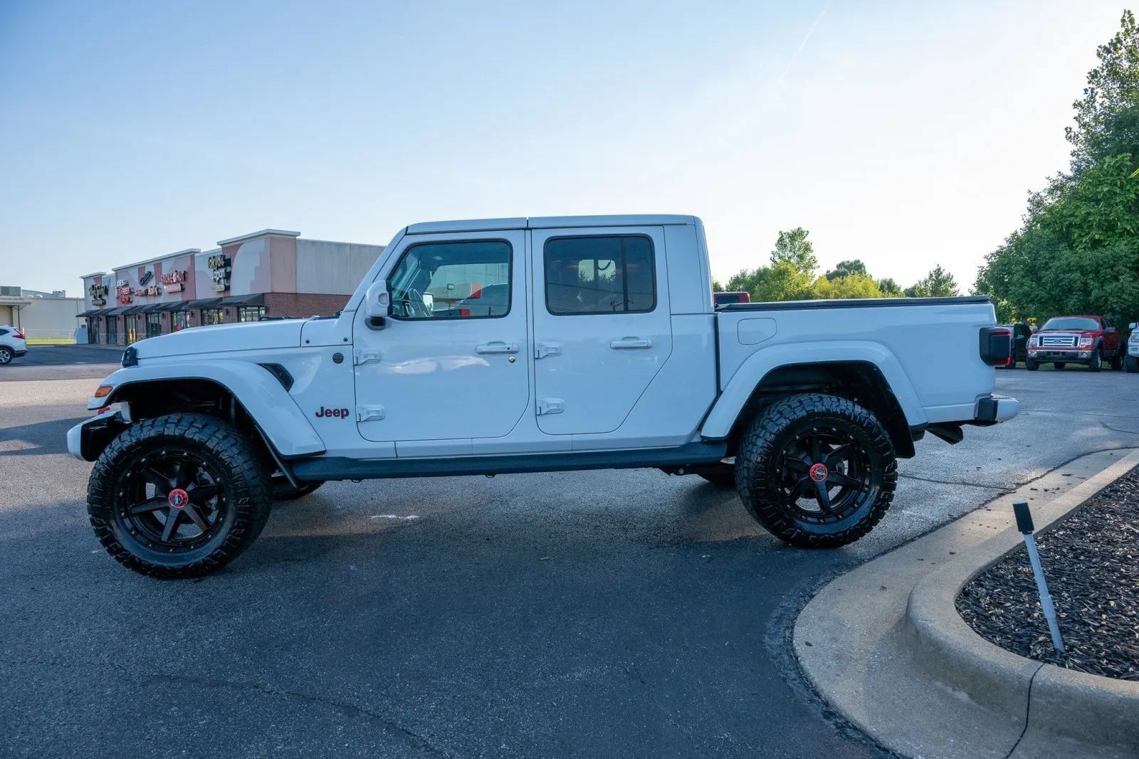 Used 2022 Jeep Gladiator Overland AWD/4WD image 5
