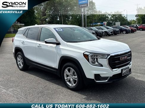 Used 2024 GMC Terrain SLE image 1