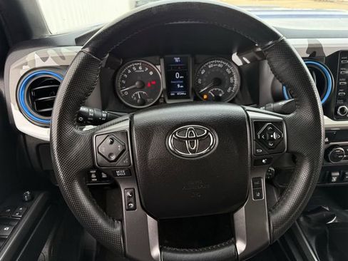 Used 2022 Toyota Tacoma TRD Sport image 13