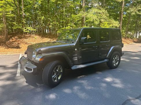 Used 2021 Jeep Wrangler Unlimited Sahara AWD/4WD image 3