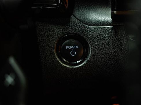 Used 2025 Toyota Camry SE FWD image 20