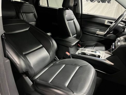 Used 2023 Ford Explorer XLT w/ Equipment Group 202A image 9