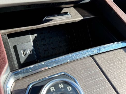 Used 2024 Ford Expedition Limited AWD/4WD image 19