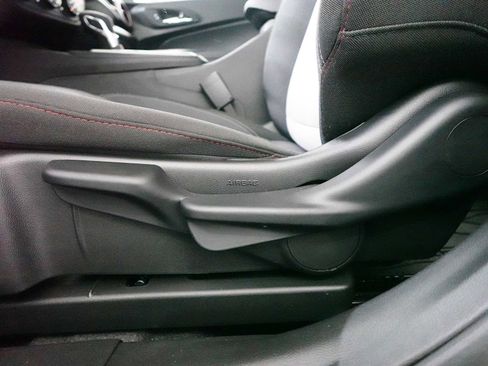 Used 2026 Chevrolet Trax RS FWD image 14