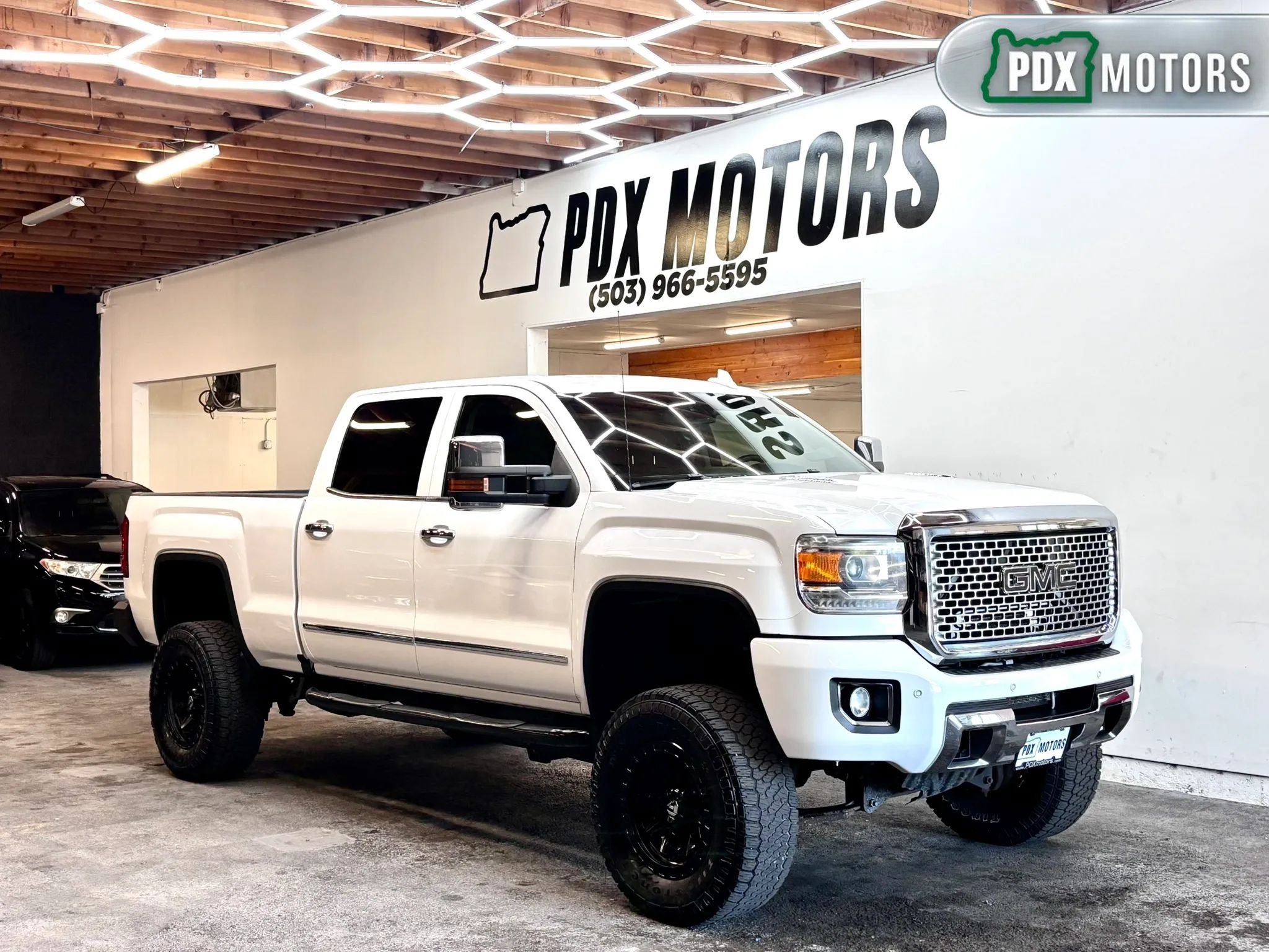 Used 2016 GMC Sierra 2500 Denali w/ Duramax Plus Package AWD/4WD image 1