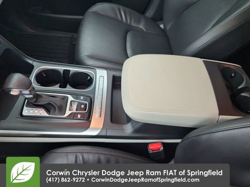 Used 2023 Kia Carnival LX FWD image 27