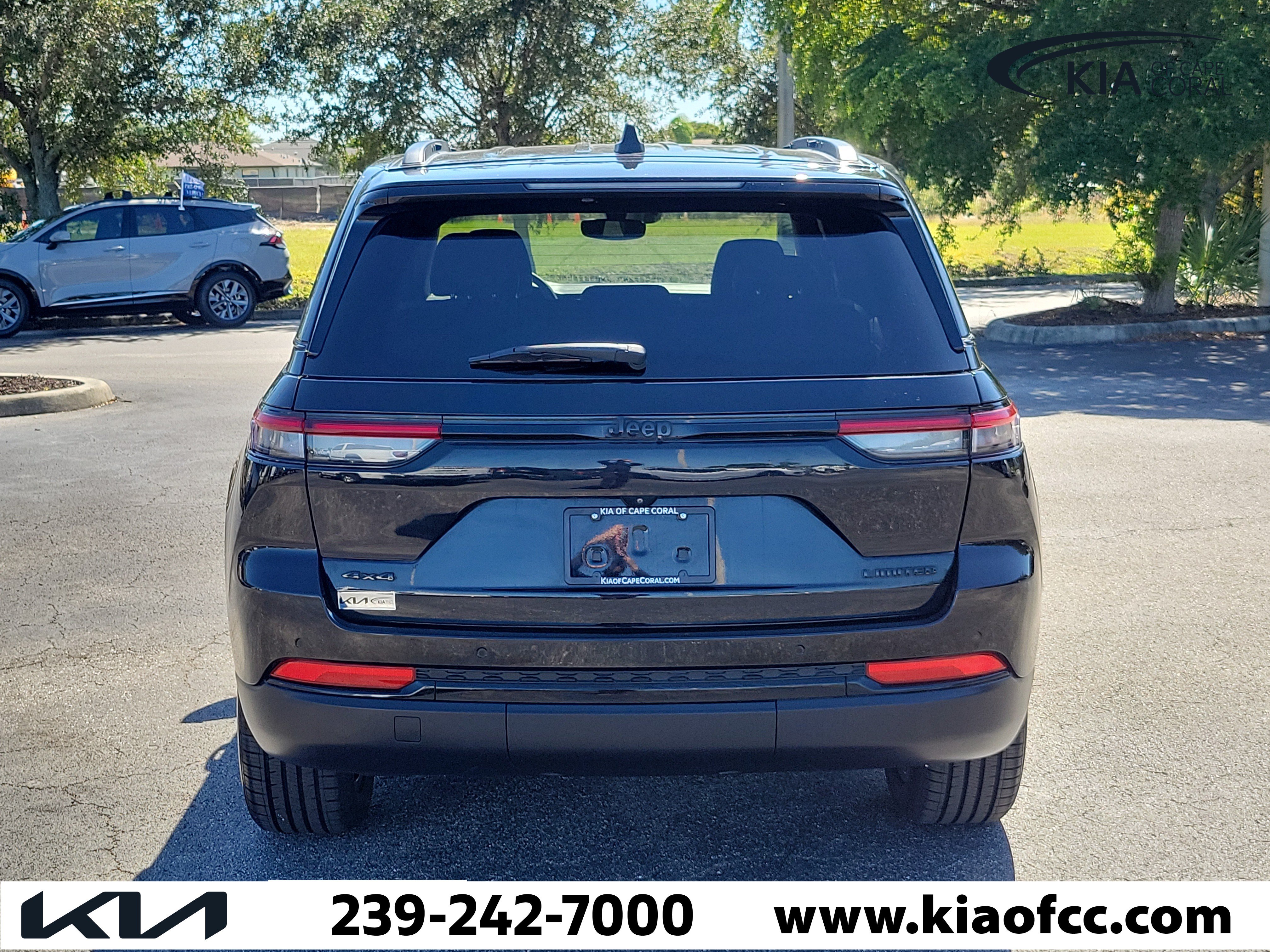 Used 2024 Jeep Grand Cherokee Limited w/ Black Appearance Package AWD/4WD image 5