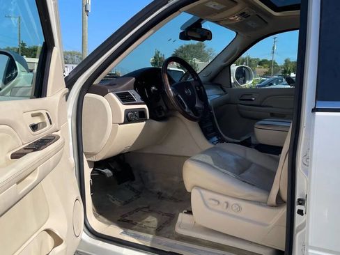 Used 2007 Cadillac Escalade AWD w/ Information Package image 12