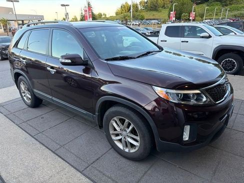 Used 2014 Kia Sorento LX w/ Premium Package FWD image 3