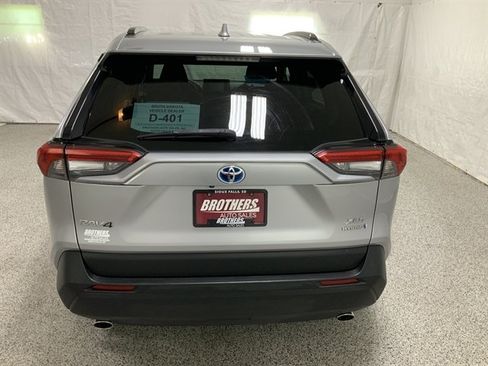 Used 2020 Toyota RAV4 XLE w/ XLE Grade Weather Package AWD/4WD image 6