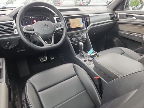 Certified 2023 Volkswagen Atlas Cross Sport SEL R-Line AWD/4WD image 4