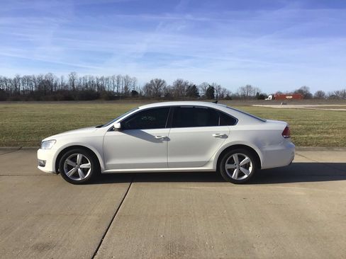 Used 2015 Volkswagen Passat 1.8T Limited Edition image 8