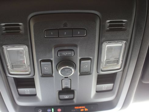 Used 2023 GMC Yukon XL SLT w/ SLT Premium Package AWD/4WD image 23