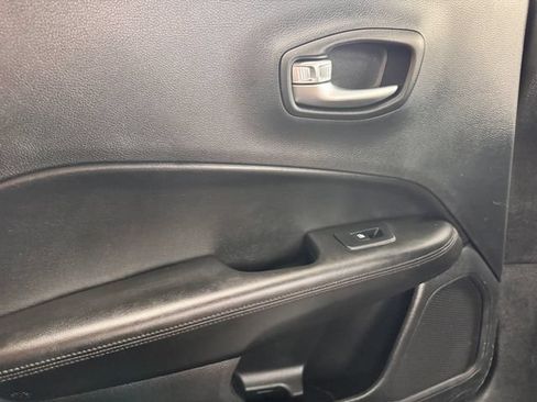 Used 2019 Jeep Compass Latitude AWD/4WD image 27