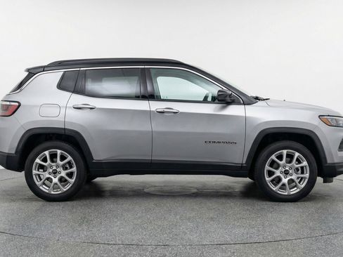 Used 2025 Jeep Compass Limited AWD/4WD image 11