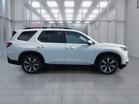 Certified 2025 Honda Pilot Elite image 2