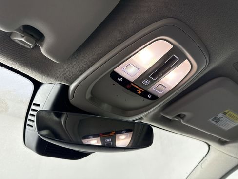 Used 2025 Volvo XC40 B5 Core image 10