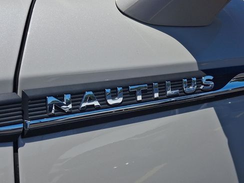 Used 2023 Lincoln Nautilus FWD image 28