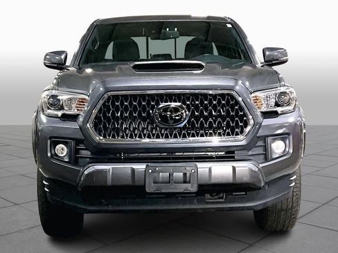 Used 2018 Toyota Tacoma TRD Sport w/ Technology Package image 3