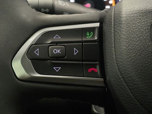 Used 2024 Jeep Compass Limited image 32