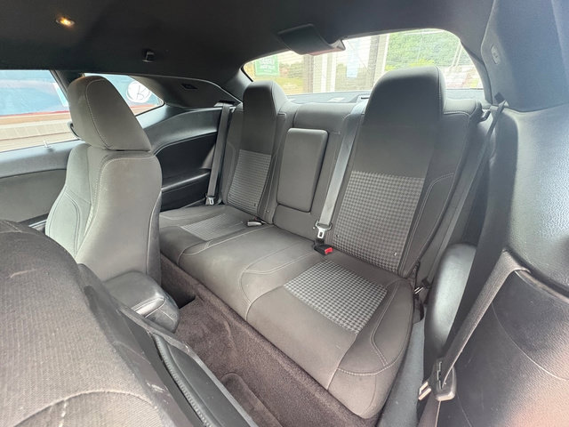 Used 2017 Dodge Challenger SXT w/ Driver Convenience Group RWD image 14