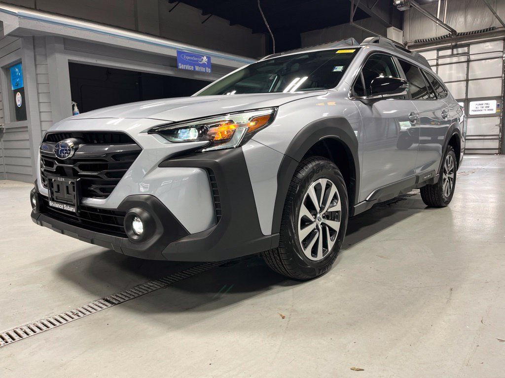 Certified 2025 Subaru Outback Premium AWD/4WD image 4